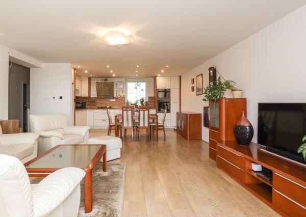 Príjemný 5 i (7i) rodinný dom, terasa, zimná záhrada, REKONŠTRUKCIA, BA IV., Chrobákova , 300 m2