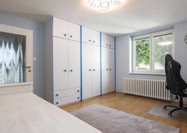 Príjemný 5 i (7i) rodinný dom, terasa, zimná záhrada, REKONŠTRUKCIA, BA IV., Chrobákova , 300 m2