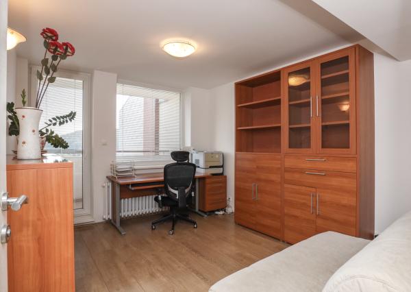 Príjemný 5 i (7i) rodinný dom, terasa, zimná záhrada, REKONŠTRUKCIA, BA IV., Chrobákova , 300 m2