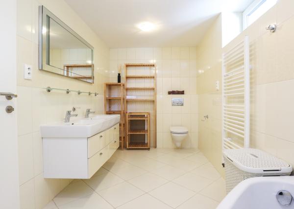 Príjemný 5 i (7i) rodinný dom, terasa, zimná záhrada, REKONŠTRUKCIA, BA IV., Chrobákova , 300 m2