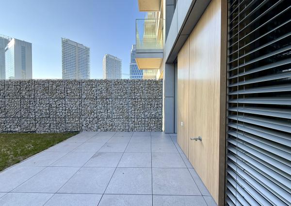 Jedinečný 2i byt s terasou a vlastnou ZÁHRADOU v centre DOWNTOWNU, METROPOLIS, Bottova ul., 110,03 m2