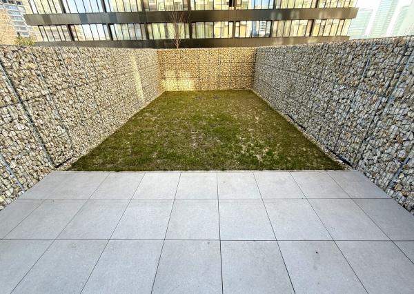 Jedinečný 2i byt s terasou a vlastnou ZÁHRADOU v centre DOWNTOWNU, METROPOLIS, Bottova ul., 110,03 m2