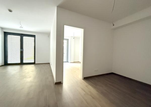 Jedinečný 2i byt s terasou a vlastnou ZÁHRADOU v centre DOWNTOWNU, METROPOLIS, Bottova ul., 110,03 m2