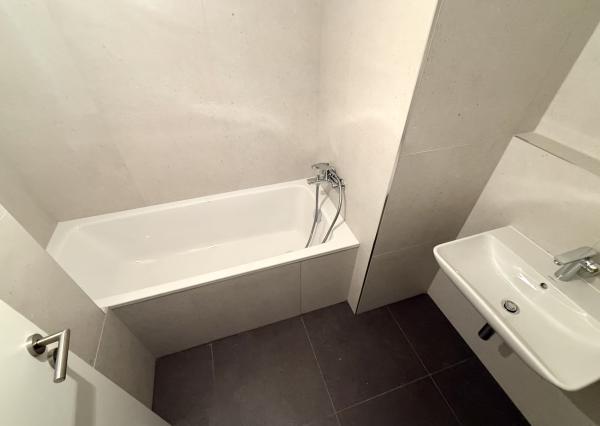 Jedinečný 2i byt s terasou a vlastnou ZÁHRADOU v centre DOWNTOWNU, METROPOLIS, Bottova ul., 110,03 m2