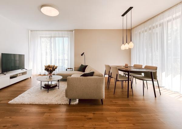 Priestranný moderný 2 izbový byt s terasou a garážou - Horský park