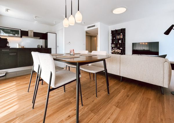 Priestranný moderný 2 izbový byt s terasou a garážou - Horský park