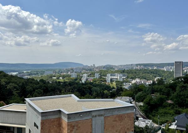 4 izbový zariadený byt s panoramatickým výhľadom v blízkosti Horského parku, BA I. - Staré Mesto, 85 m2