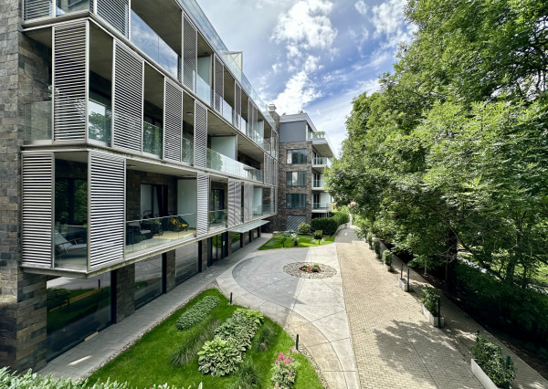 UNIQ-átny veľkometrážny 5iz byt s nádhernou záhradou v Horskom parku