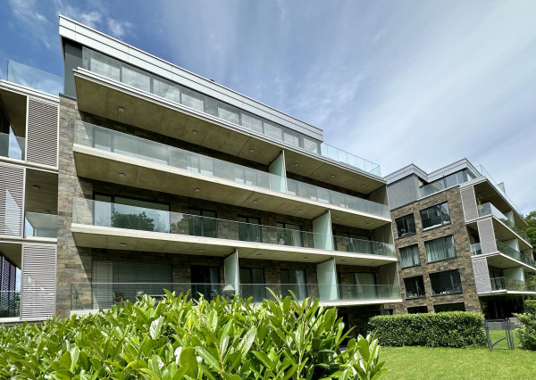 UNIQ-átny veľkometrážny 5iz byt s nádhernou záhradou v Horskom parku