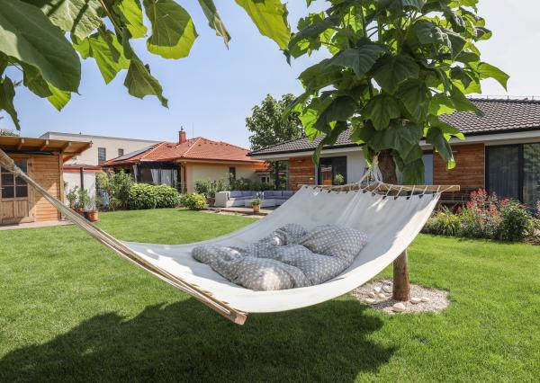 Exkluzívne - 4i zariadený rodinný dom- BUNGALOV, terasa a upravená záhrada, Veľký Biel, 500 m2