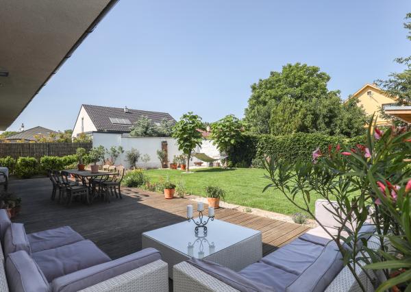 Exkluzívne - 4i zariadený rodinný dom- BUNGALOV, terasa a upravená záhrada, Veľký Biel, 500 m2