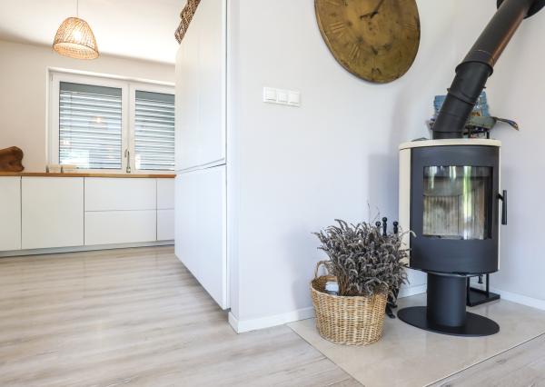 Exkluzívne - 4i zariadený rodinný dom- BUNGALOV, terasa a upravená záhrada, Veľký Biel, 500 m2