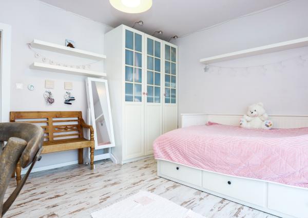 Exkluzívne - 4i zariadený rodinný dom- BUNGALOV, terasa a upravená záhrada, Veľký Biel, 500 m2