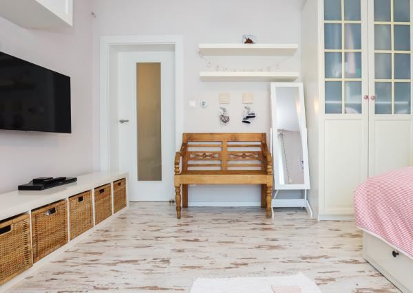 Exkluzívne - 4i zariadený rodinný dom- BUNGALOV, terasa a upravená záhrada, Veľký Biel, 500 m2