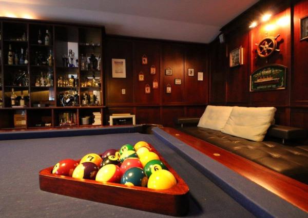 Exkluzívne - veľké 9i rodinné sídlo s rozľahlým pozemkom v obci Santovka, pozemok 2421 m2