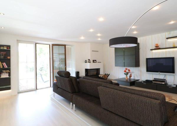 Exkluzívne - veľké 9i rodinné sídlo s rozľahlým pozemkom v obci Santovka, pozemok 2421 m2