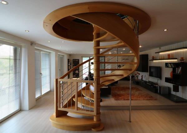 Exkluzívne - veľké 9i rodinné sídlo s rozľahlým pozemkom v obci Santovka, pozemok 2421 m2