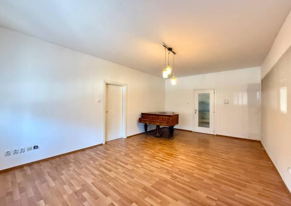 Predaj 5i RD s vinnou pivnicou v centre na námestí, Svätý Jur, Prostredná ul., 377 m2