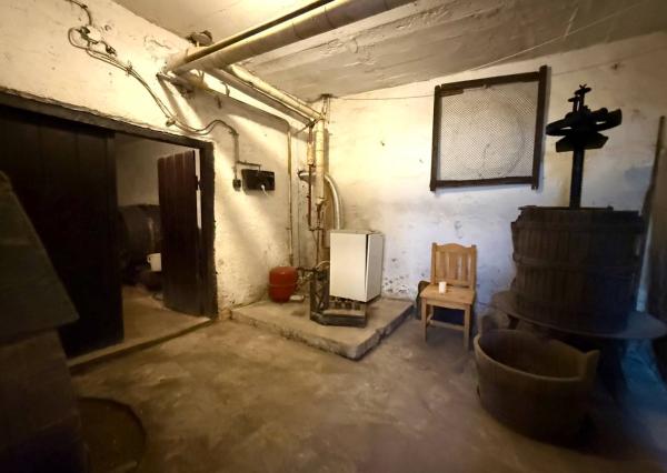 Predaj 5i RD s vinnou pivnicou v centre na námestí, Svätý Jur, Prostredná ul., 377 m2