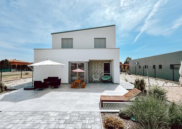 Moderná novostavba Rodinného domu s krásnym pozemkom v Zálesí