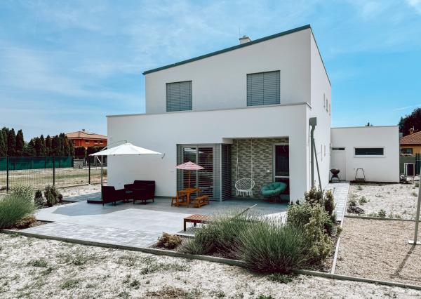 Moderná novostavba Rodinného domu s krásnym pozemkom v Zálesí