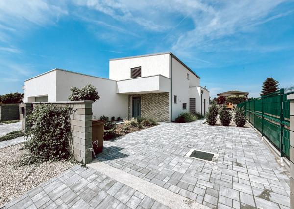 Moderná novostavba Rodinného domu s krásnym pozemkom v Zálesí