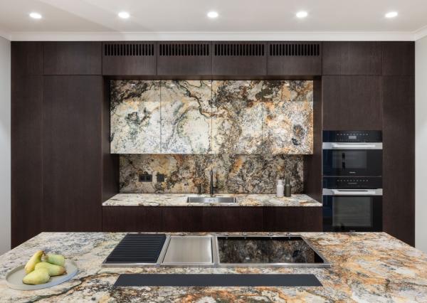 Prestížny luxusný 4 izbový byt na pešej zóne - Staré Mesto