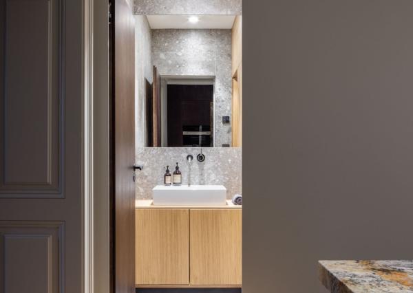 Prestížny luxusný 4 izbový byt na pešej zóne - Staré Mesto