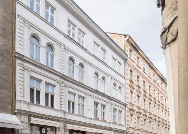 Prestížny luxusný 4 izbový byt na pešej zóne - Staré Mesto