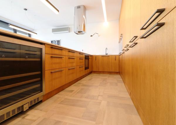 Luxusný 3 izbový byt - dizajnový projekt CUBES - garáž