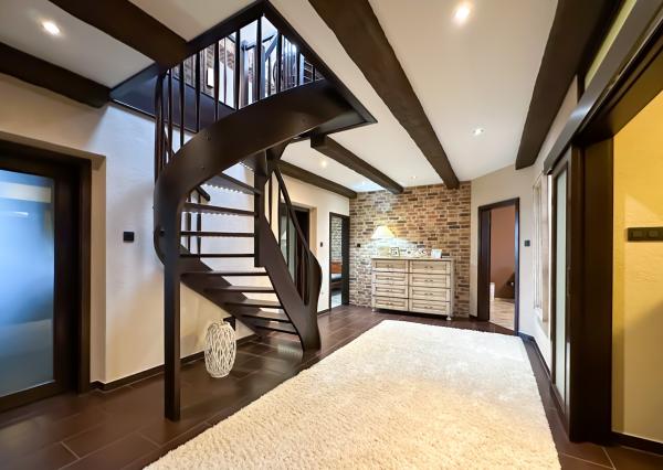 Rodinná vila pri privátnom jazere s vlastným vstupom a plážou