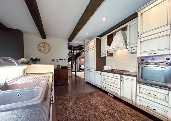 Rodinná vila pri privátnom jazere s vlastným vstupom a plážou