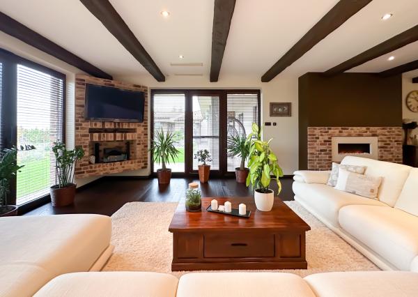 Rodinná vila pri privátnom jazere s vlastným vstupom a plážou