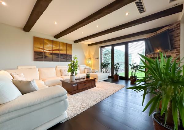 Rodinná vila pri privátnom jazere s vlastným vstupom a plážou