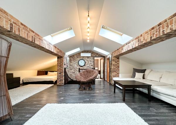 Rodinná vila pri privátnom jazere s vlastným vstupom a plážou