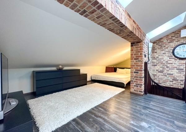 Rodinná vila pri privátnom jazere s vlastným vstupom a plážou