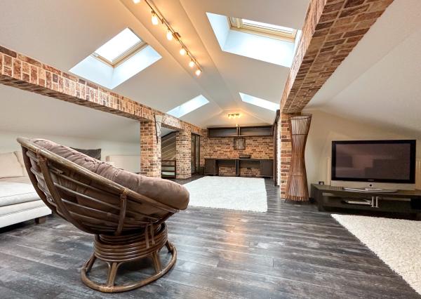 Rodinná vila pri privátnom jazere s vlastným vstupom a plážou