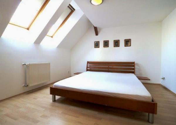 Podkrovný 3,5i byt v centre mesta s jedinečnou atmosférou, BA I.- Staré Mesto, 102 m2