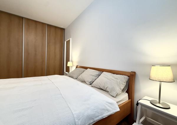 Prenájom - príjemný, zariadený 2i byt pri Račianskom mýte, REKONŠTRUKCIA, ul. J.C. Hronského, 63 m2