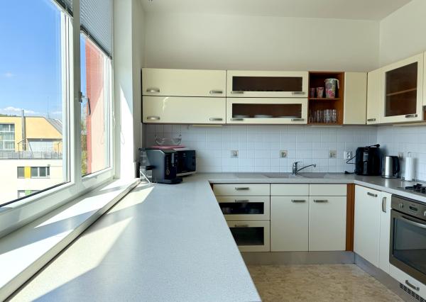 Veľkometrážny 3i byt v centre s výhľadmi a garážovým státím , NOVOSTAVBA, BA I., 137,80 m2