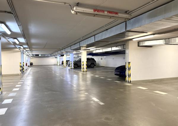 Veľkometrážny 3i byt v centre s výhľadmi a garážovým státím , NOVOSTAVBA, BA I., 137,80 m2