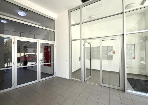 Veľkometrážny 3i byt v centre s výhľadmi a garážovým státím , NOVOSTAVBA, BA I., 137,80 m2