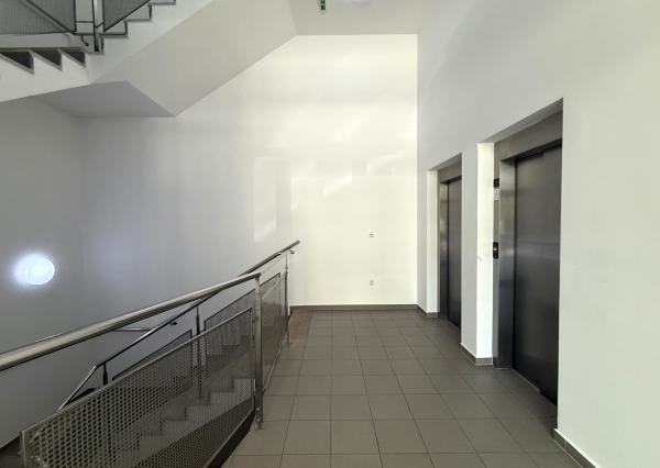 Veľkometrážny 3i byt v centre s výhľadmi a garážovým státím , NOVOSTAVBA, BA I., 137,80 m2