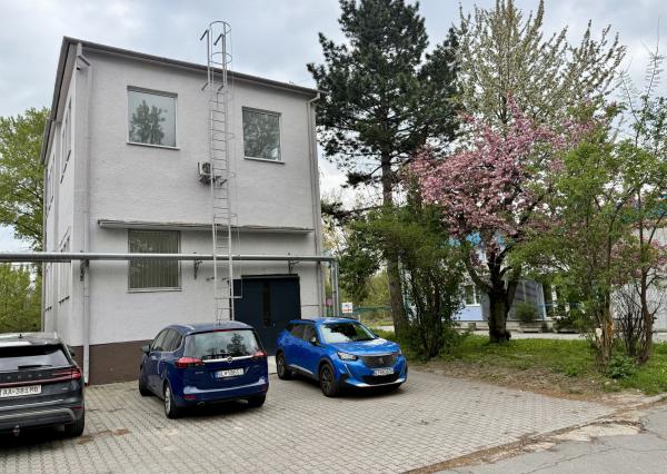 Prenájom samostatného administratívno-skladového objektu so skladom, Odborárska ul., BA III., 166 m2