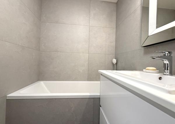 Veľký, ZARIADENÝ 2i byt s exteriérom v NÍZKONÁKLADOVEJ novostavbe, BA II.,  75,70 m2