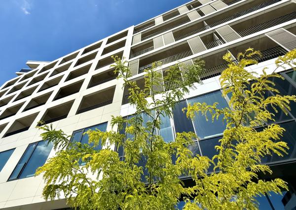 Veľký, ZARIADENÝ 2i byt s exteriérom v NÍZKONÁKLADOVEJ novostavbe, BA II.,  75,70 m2