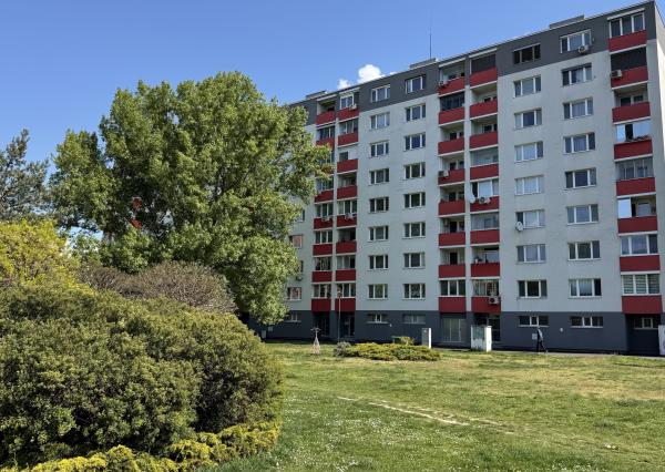Veľký 4i byt s výbornou polohou a občianskou vybavenosťou, BA V., Ľubovnianska ul., 93 m2