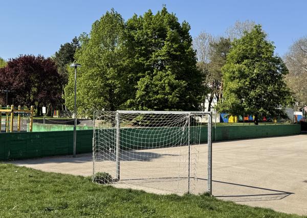 Veľký 4i byt s výbornou polohou a občianskou vybavenosťou, BA V., Ľubovnianska ul., 93 m2
