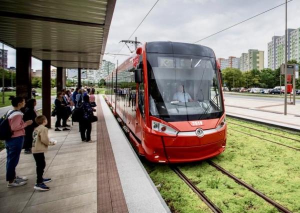 Veľký 4i byt s výbornou polohou a občianskou vybavenosťou, BA V., Ľubovnianska ul., 93 m2