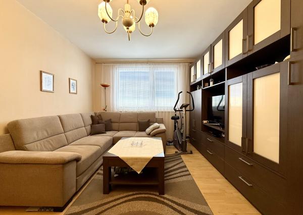 PRÍJEMNÝ 3 izbový byt, REKONŠTRUKCIA, panoramatický výhľad, CENTRUM Stupavy, 72,50 m2